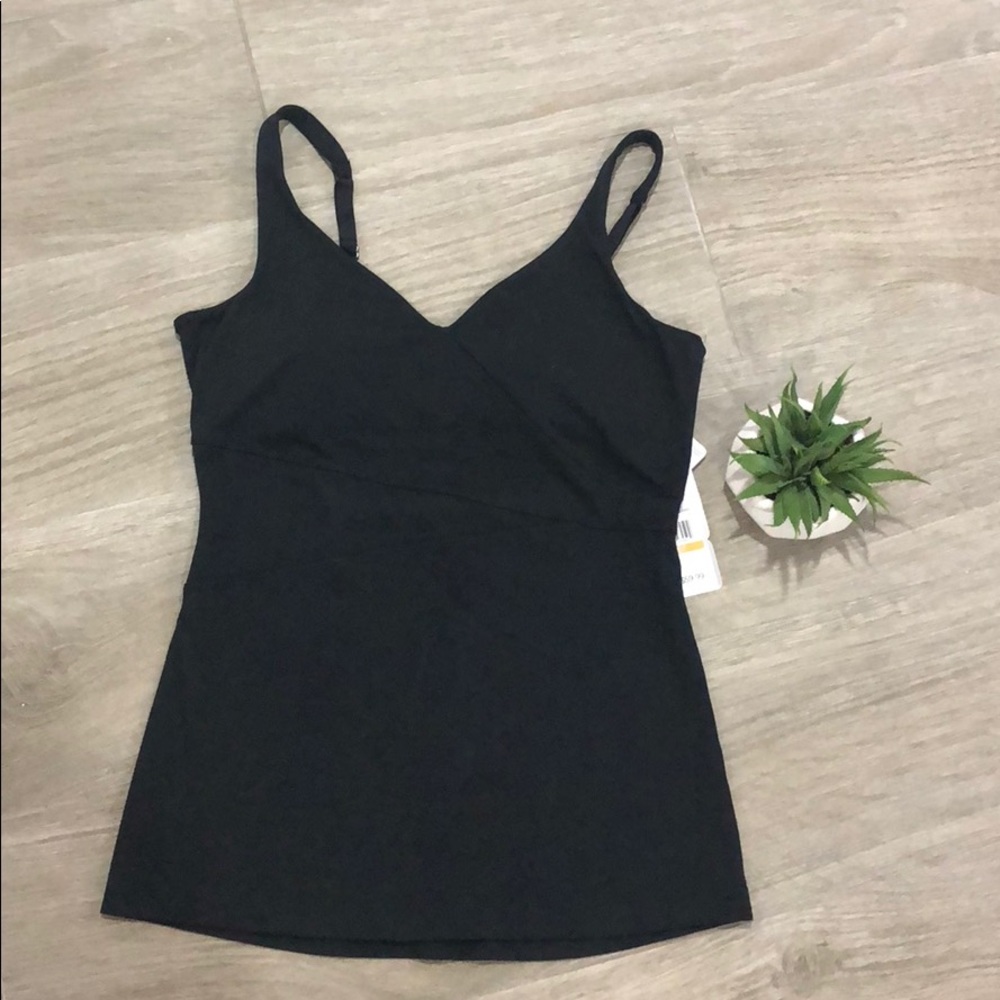 Black NWT Under Armour Perfect Wrapped Tank SM